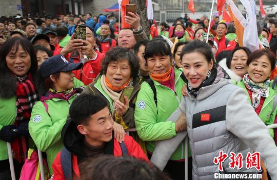 奥运冠军与三千市民齐登南京栖霞山快乐健身