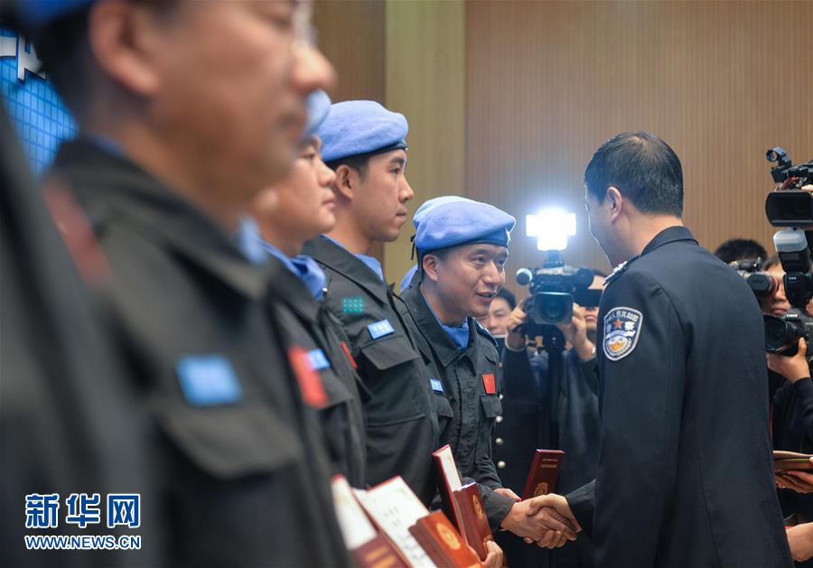 （社会）（3）江苏为维和警队举行表彰仪式