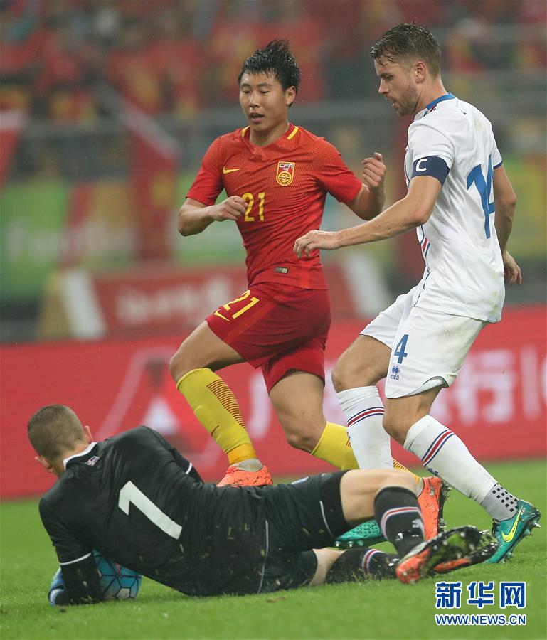 （体育）（2）足球——中国杯：中国不敌冰岛