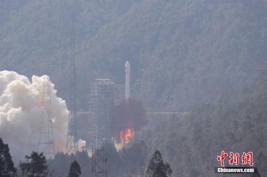 2月12日13时03分，中国在西昌卫星发射中心用长征三号乙/远征一号运载火箭，以“一箭双星”方式成功发射第二十八、二十九颗北斗导航卫星。西昌卫星发射中心自1984年至今，已组织实施112次航天发射任务。 <a target='_blank' href='http://www.chinanews.com/' _fcksavedurl='http://www.chinanews.com/'>中新社</a>记者 梁珂岩 摄
