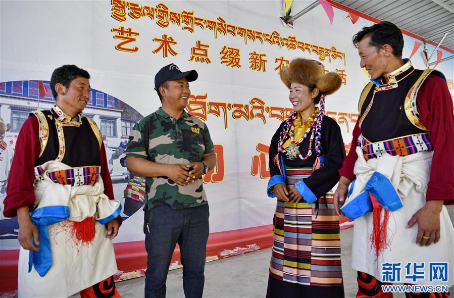（社会）（3）西藏山南：村村都有文艺演出队