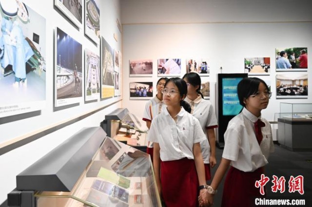 广州：学生迎亚运解锁开学第一课