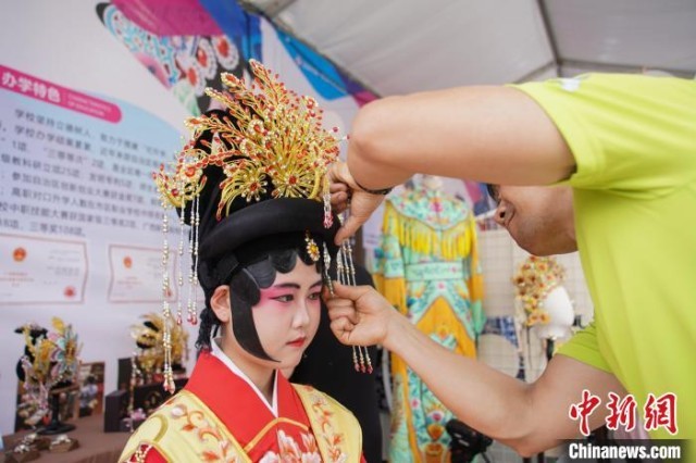 广西职业教育活动周师生展示“十八般武艺”
