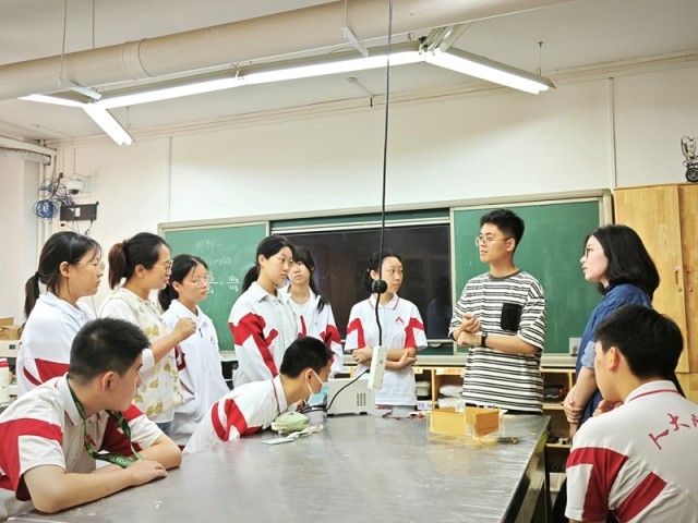 “探索飞行奥秘”系列科技实践课堂。北京航空航天大学供图