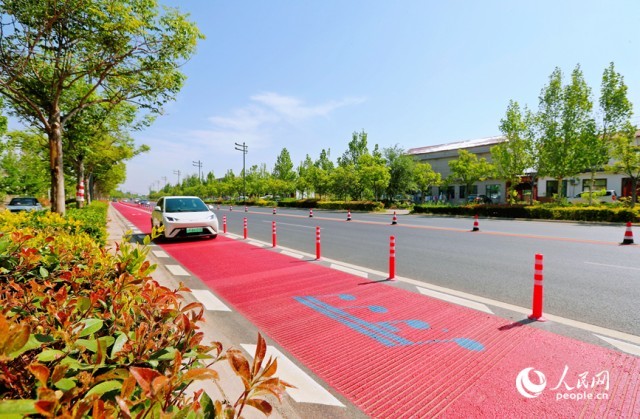 双向爱国主题音乐公路通车。人民网 霍亚平摄