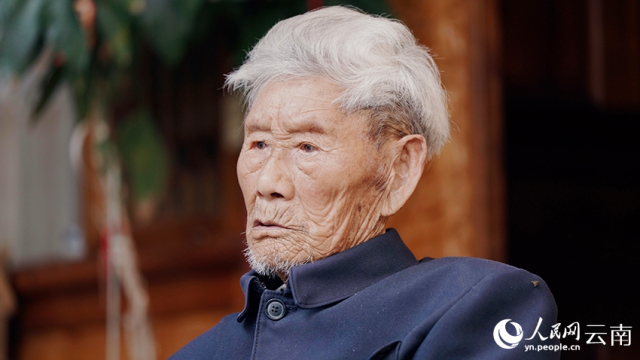 滇西抗战老兵何绍从已经102岁。视频截图