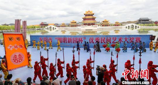 图为：民间艺术展演活动现场。　主办方提供 摄