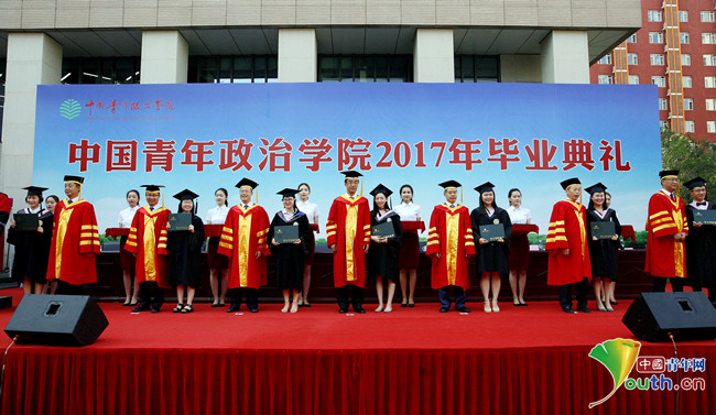 秦宜智勉励中青院毕业生:创造美满幸福而有意义的人生