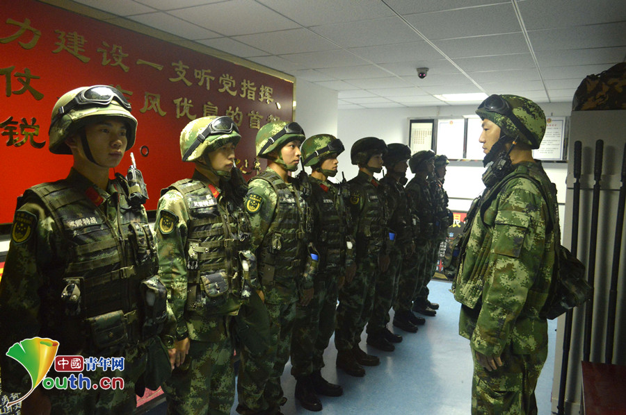 武警北京总队执勤第五支队的兵哥哥们集合待命.通讯员供图