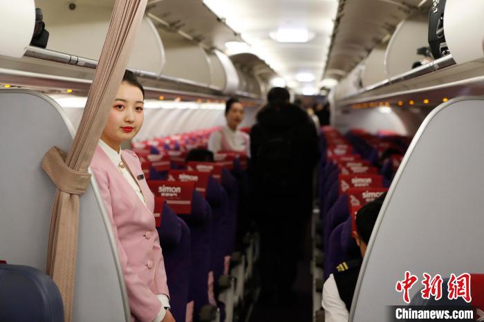 "千禧宝宝"上岗啦!"00后"乘务员的首个春运