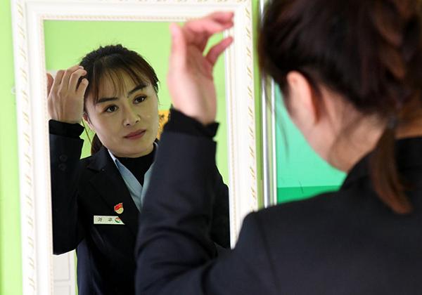 拼过2020的你还好吗|黄菲:眼睛会"说话"的公交女车长